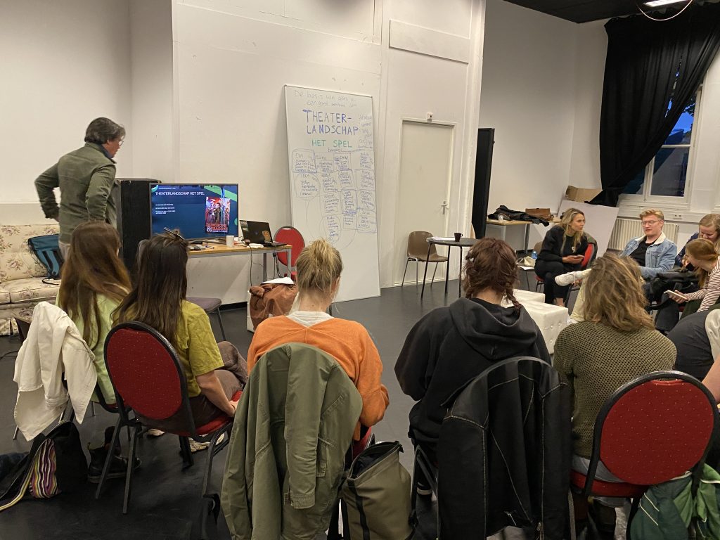 een les op de theaterschool